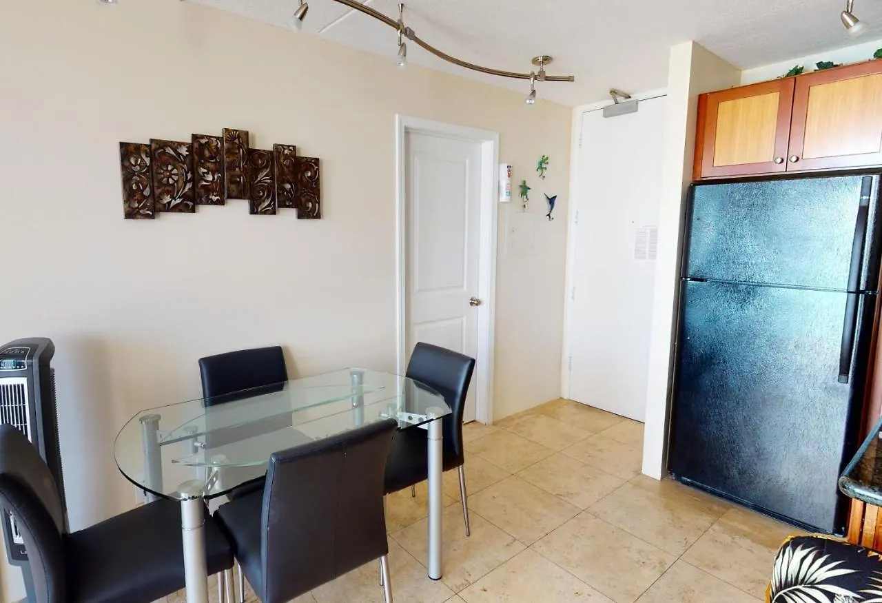 Apartament Sea View Condos At The Waikiki Banyan - Free Parking! Honolulu
