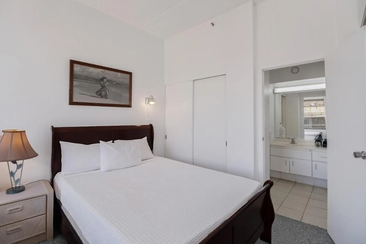 Sea View Condos At The Waikiki Banyan - Free Parking! Honolulu