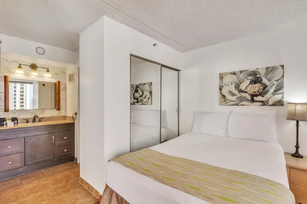 Sea View Condos At The Waikiki Banyan - Free Parking! Honolulu Apartament